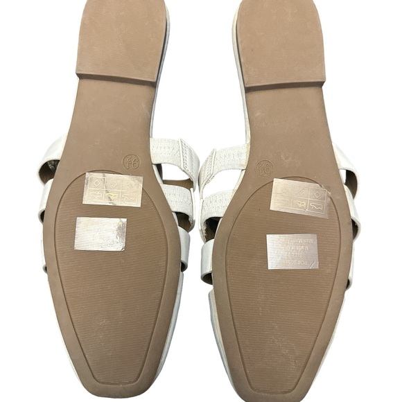 Journee Collection Jazybell Bone Slip On Almond Toe Flats, Size 9.5 Women’s - Picture 2 of 2